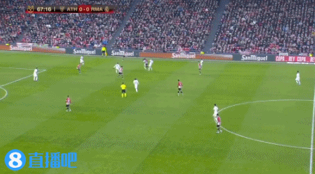 利兹联角球机会被曼联打出反击，乌加特与多尔古连续传递推进，但乌拉圭人在主队禁区边缘失去平衡未能命中目标。 运气欠佳。 53分钟 ｜ ⚪️ 0-0 🔴 ｜ #MUFC 来源：Stretford Paddock